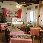 فندق De La Pomme De Pin