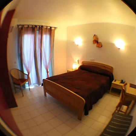 Hotel De La Pomme De Pin 2*