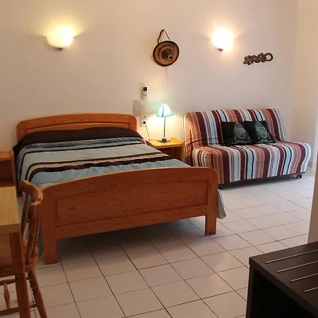 Hotel De La Pomme De Pin 2*