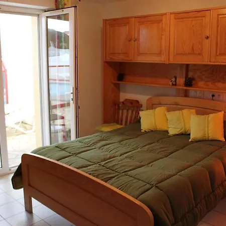 Hotel De La Pomme De Pin 2*