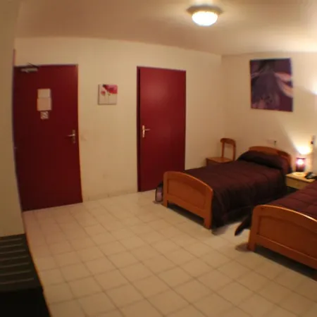 Hotel De La Pomme De Pin 2*
