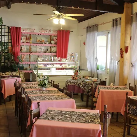Hotel De La Pomme De Pin