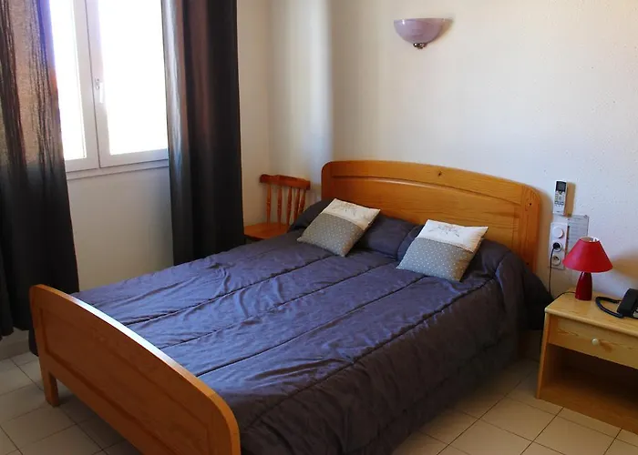 Hotel De La Pomme De Pin 2*