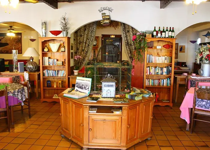 Hotel De La Pomme De Pin 2*